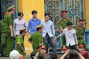 Đánh chết người trong buồng giam, 11 can phạm hầu tòa