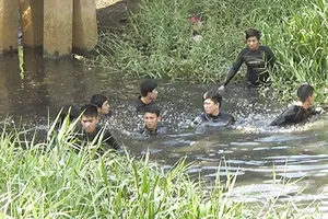 Cháu bé hai tuổi ngã sông Mỹ Phú tử vong