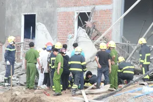 Sập công trình nhà hàng, ba người thương vong