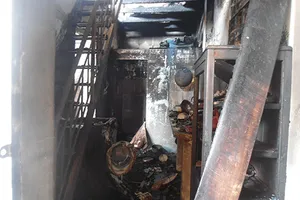 Chủ đi vắng, căn nhà hai tầng cháy rụi