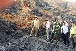 Để khai thác than trái phép, chủ tịch xã bị tạm đình chỉ