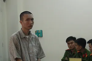 Nghi bị nói xấu sau lưng, vác dao chém chú gục ngã