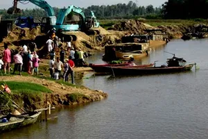 Tìm được thi thể hai người nhảy cầu tự vẫn