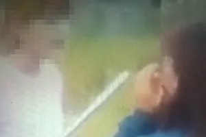 Công an xác minh clip nữ sinh dùng gậy sắt đánh bạn