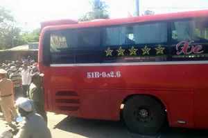 Xe khách lấn trái làm hai người tử vong tại chỗ