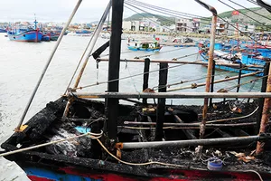 3 tàu cá bị cháy trôi trên biển Sa Huỳnh