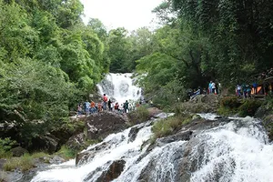 Đại sứ Anh quốc thị sát Datanla, nơi ba công dân Anh tử nạn