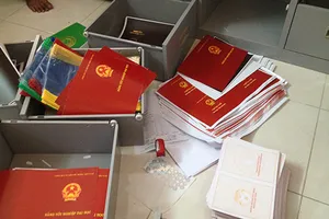 Bộ Công an phá đường dây làm bằng giả quy mô cực lớn