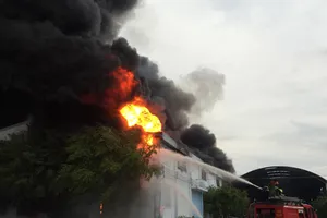 Cháy lớn tại Công ty Nệm Vạn Thành