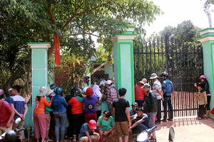 Vợ chết trong nhà tắm, chồng nồng nặc mùi thuốc trừ sâu