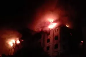 Đám cháy ở Cần Thơ bùng phát dữ dội trở lại