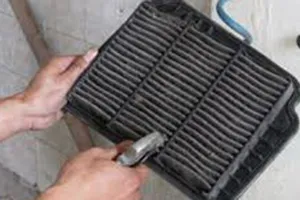 Giấu 10 bánh heroin trong bầu lọc gió ô tô