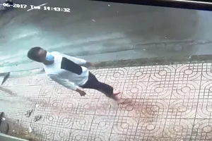 Trộm thản nhiên lấy xe ở Văn phòng luật sư