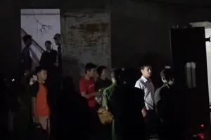 Bắt hơn 40 con bạc, 2 ô tô ở sòng xóc đĩa