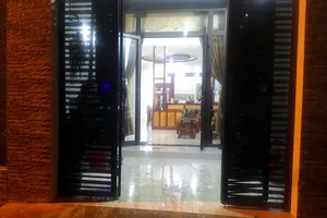 Giang hồ xông vào nhà nổ súng khiến 1 người tử vong