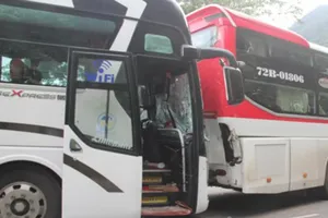 Lâm Đồng báo cáo vụ 2 xe khách ‘dìu nhau’ trên đèo