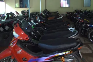 65 thanh niên hò hét cổ vũ đua xe