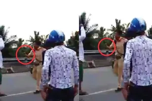 Bị vây khi xử lý vi phạm, CSGT rút súng tự vệ 