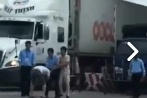 Nghi tài xế bị đánh vì trả tiền lẻ qua trạm BOT