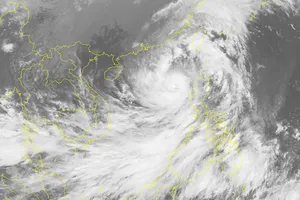 Bão số 11 đang mạnh lên ở biển Đông