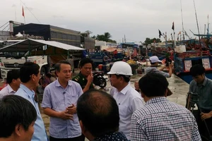 Ninh Thuận oằn mình chống bão