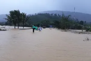 Bão số 12 giật sập nhiều nhà ở Tây Nguyên