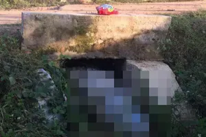 Từ chối tình cảm, nạn nhân bị giết giấu dưới cống