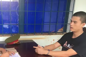 Mang nữ trang đi bán ngay tiệm vàng bị trộm