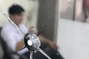 Kẻ cướp xông vào ngân hàng ở Đắk Lắk nổ súng 