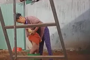 Clip bé 2 tuổi bị một bảo mẫu ở Đắk Nông hành hạ 