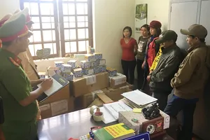 CSGT truy đuổi hơn 10 km bắt xe chở pháo lậu