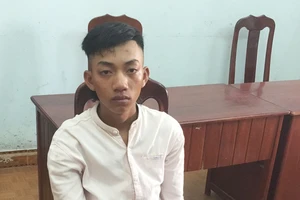 Đầu đụng xe, đuôi ăn cướp!