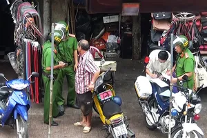 Tạm đình chỉ 7 CSTT có dấu hiệu ‘làm luật’ cạnh chợ Bà Chiểu