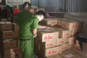 Hơn 10 tấn hạt nêm, bột ngọt không nguồn gốc trong kho