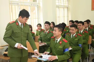 Đề xuất giáo sư ngành công an được phục vụ đến 70 tuổi