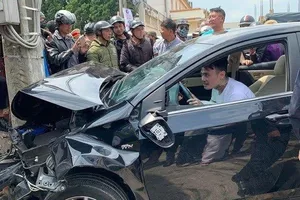 Việt kiều gật gù trong xe sau khi tông nhiều người bị thương