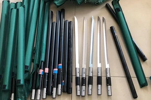 Hơn 1.000 con dao tự chế trong căn nhà trọ ở quận 11