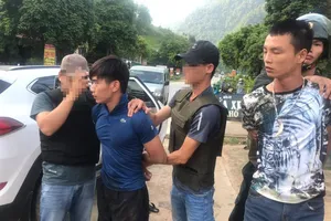 Huy động cả trăm cảnh sát bắt ô tô chở 100 bánh heroin