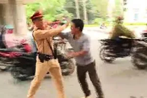 Hai CSGT hy sinh do người vi phạm chống đối