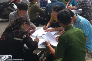 Hàng chục người đến công an tố cáo Alibaba