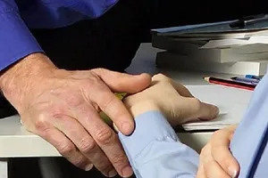 Quan hệ với kế toán ở phòng làm việc, chánh án bị cách chức