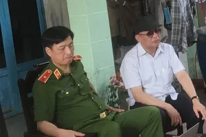 Thứ trưởng Công an đến hiện trường chỉ đạo vây bắt kẻ nổ súng