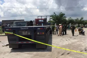  Bình Dương: Ô tô đầu kéo tông vào xe biển đỏ chở dân quân