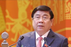 Chủ tịch UBND TP.HCM trình bày tham luận tại Đại hội. Ảnh: CTV