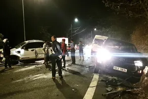  Hiện trường kinh hoàng của vụ tai nạn giao thông trên đèo Bảo Lộc vào tối 26-2