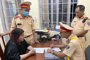 Nghi can Nguyễn Lê Hoàng Phương tại công an. Ảnh: T.A