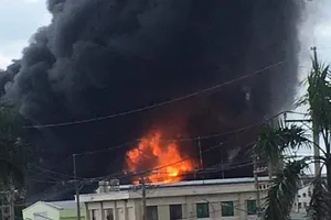 Cháy khủng khiếp ở Công ty Ariang Chemical Co Đồng Nai