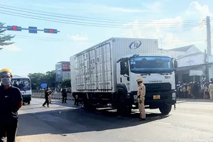 Hai vợ chồng chết thảm sau tai nạn xe tải