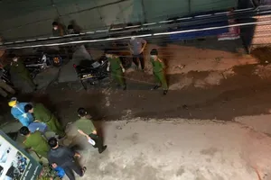 Công an vây ráp, khám xét 1 căn nhà ở Bình Dương