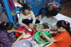 Đồng Tháp: Nhóm thiện nguyện nông dân giúp tuyến đầu chống dịch